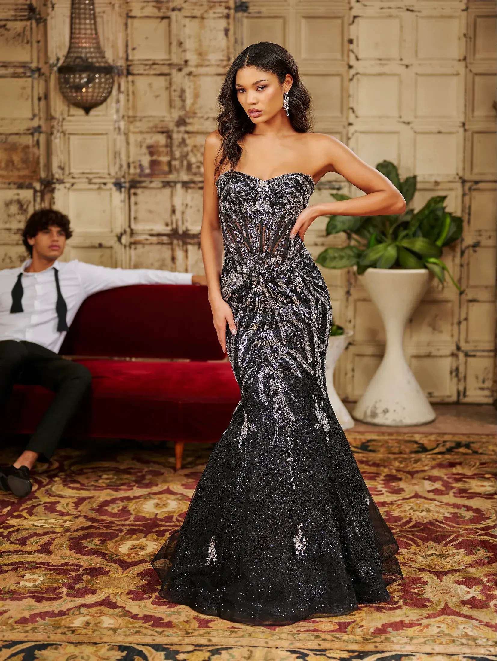 Model wearing a black color dress